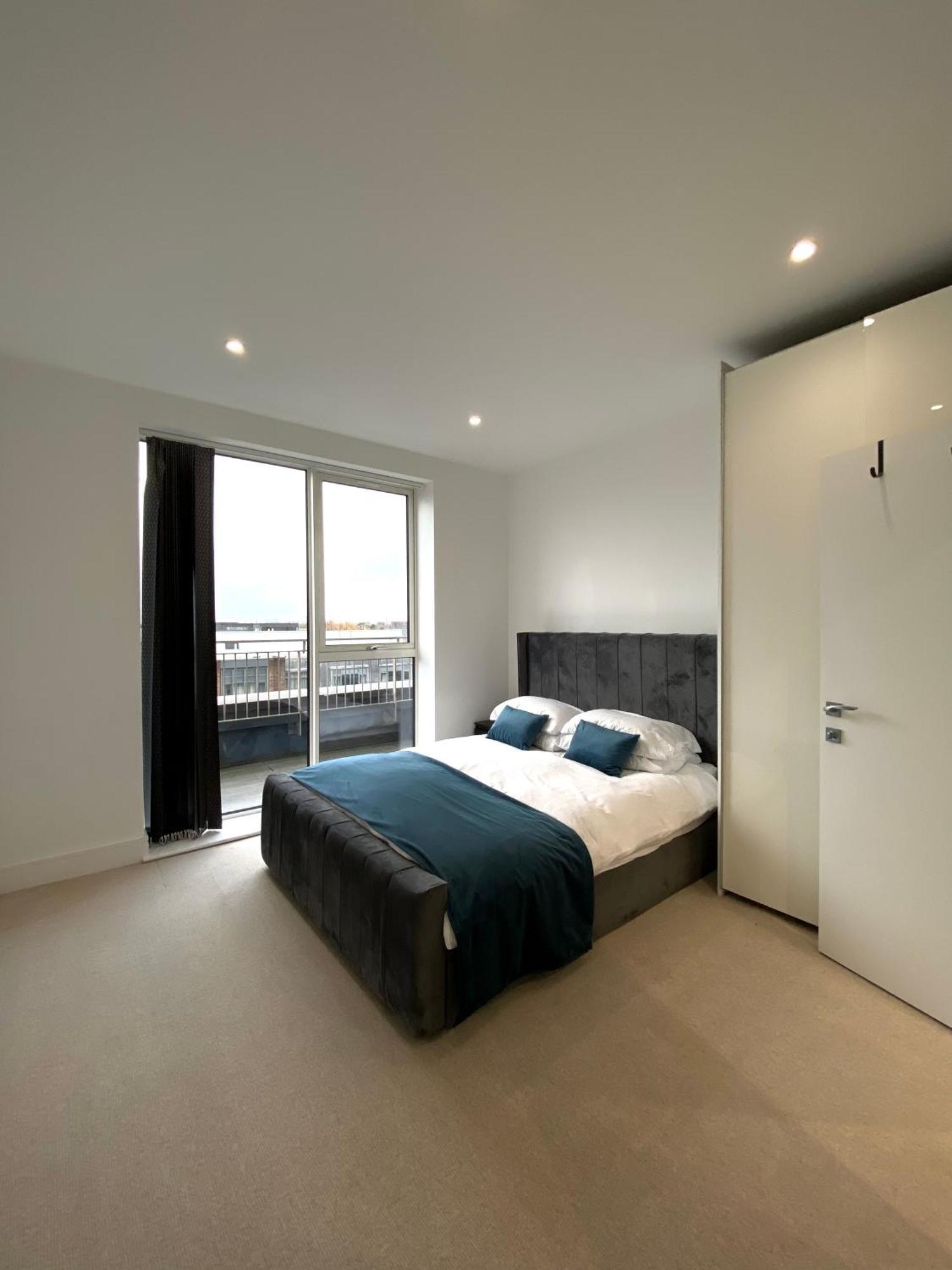 Spacious 2 Bedroom Penthouse Retreat Apartament *