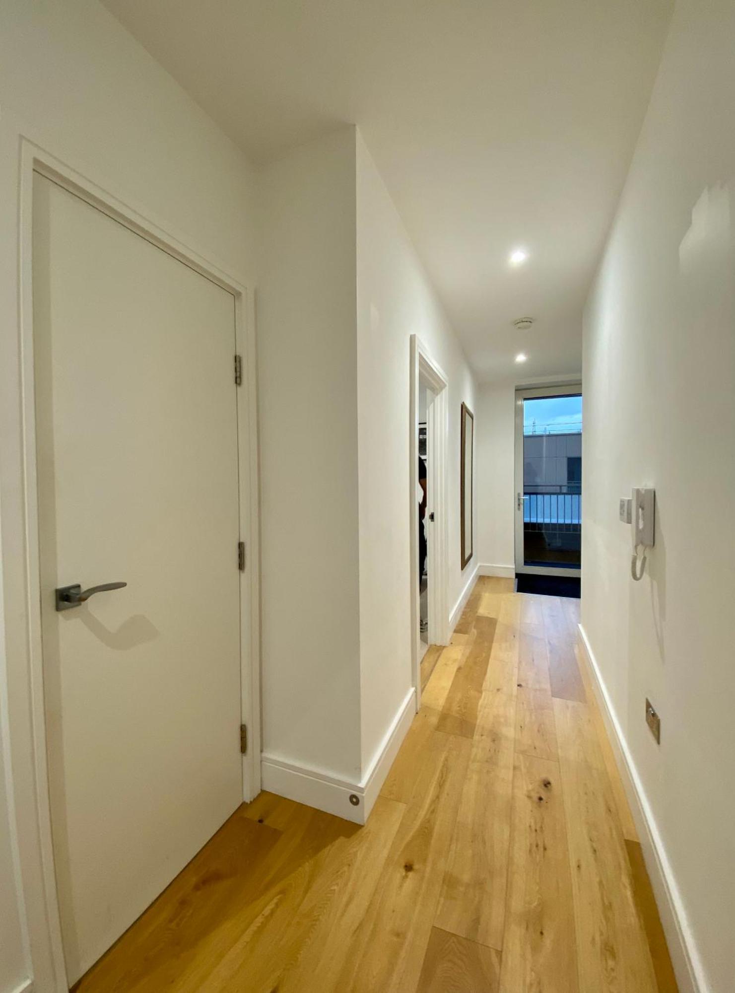 Spacious 2 Bedroom Penthouse Retreat Apartament