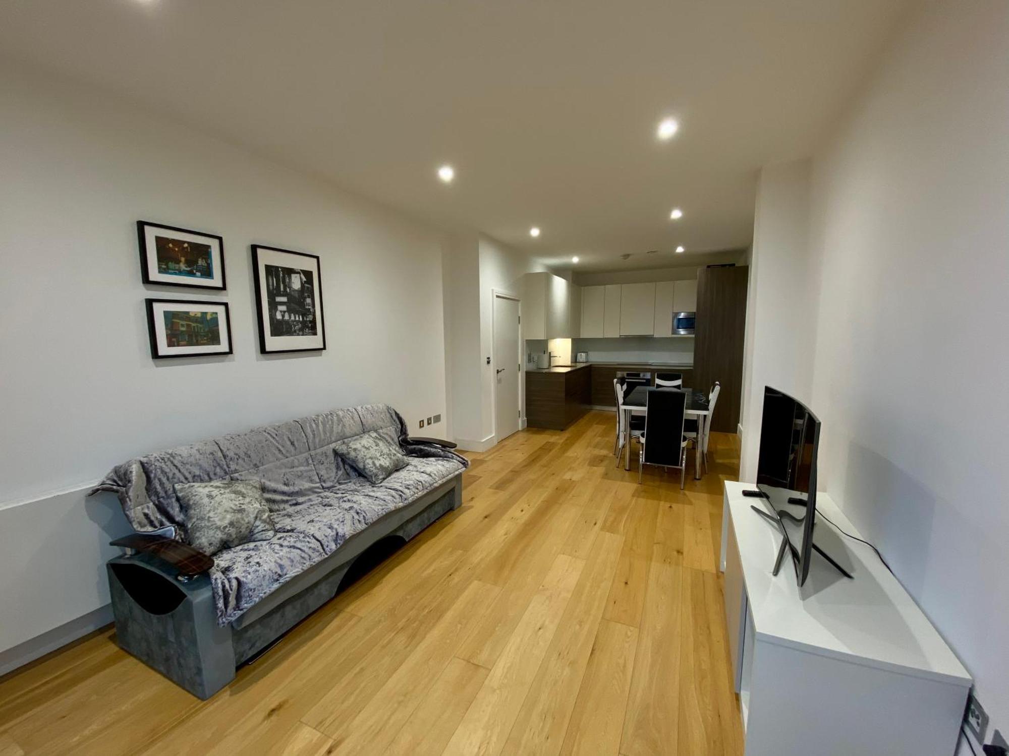 Spacious 2 Bedroom Penthouse Retreat * Londra