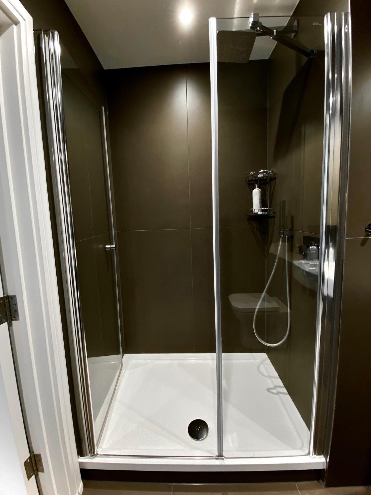 Spacious 2 Bedroom Penthouse Retreat Apartament